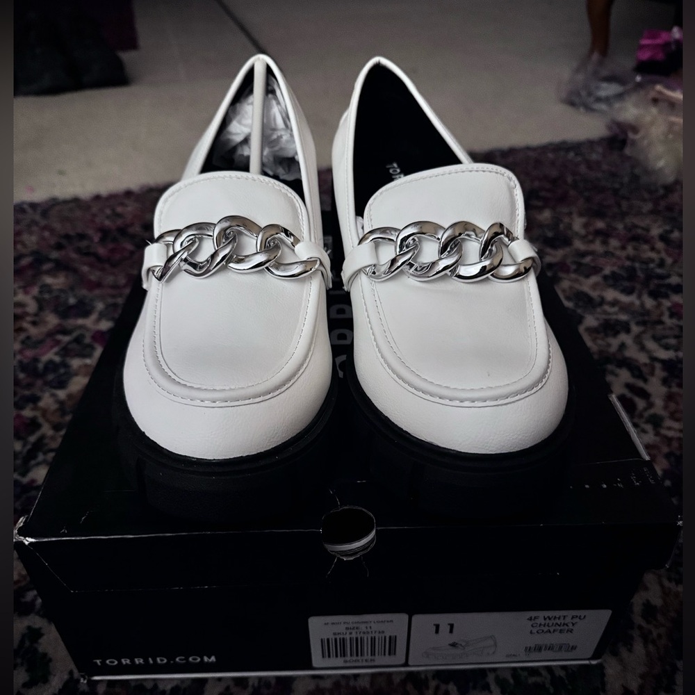 Never Worn 🤍

Chunky White loafers 🤍